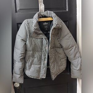 Hollister Women's Houndstooth Puffer Jacket